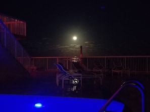 Fassade der Unterkunft – Abend/Nacht