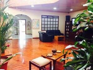 Library - Hostel Quito Terrace (Quito)