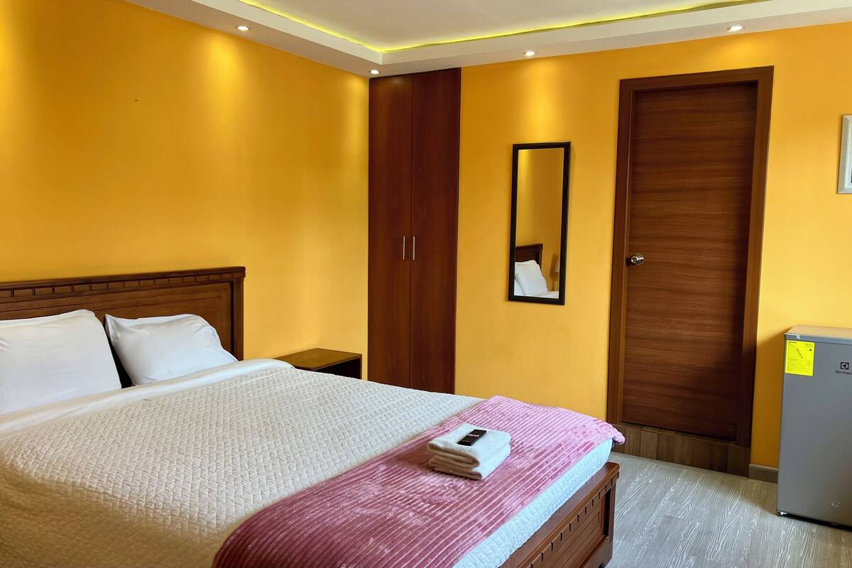 Chambre Élite double | Accès au Wi-Fi (inclus), literie fournie