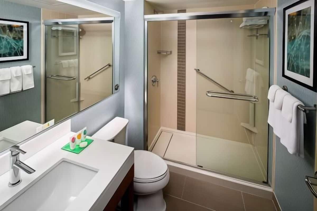 Bathroom | Free toiletries, hair dryer