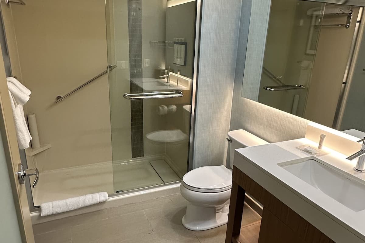 free toiletries, hair dryer