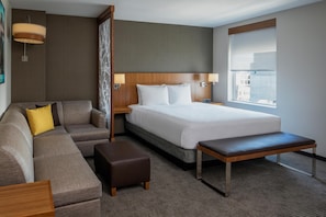 Hypo-allergenic bedding, in-room safe, desk, blackout drapes