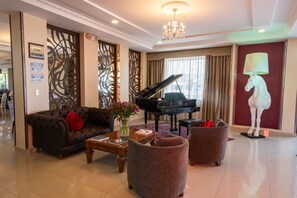 Lobby - Quindeloma Art Hotel And Gallery (Riobamba)