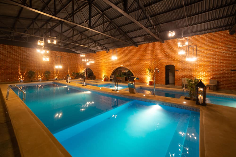Quindeloma Art Hotel And Gallery
