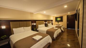 Familieværelse til 3 personer | 1 soveværelse, pengeskab på værelset, individuelt design