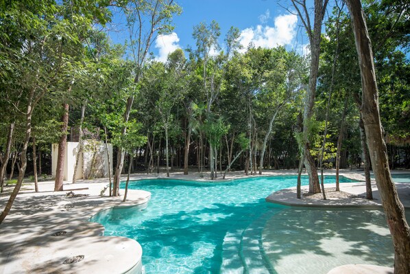 Outdoor pool, open 8:00 AM to 10:00 PM, sun loungers - Tu Casa Condos (Puerto Morelos)