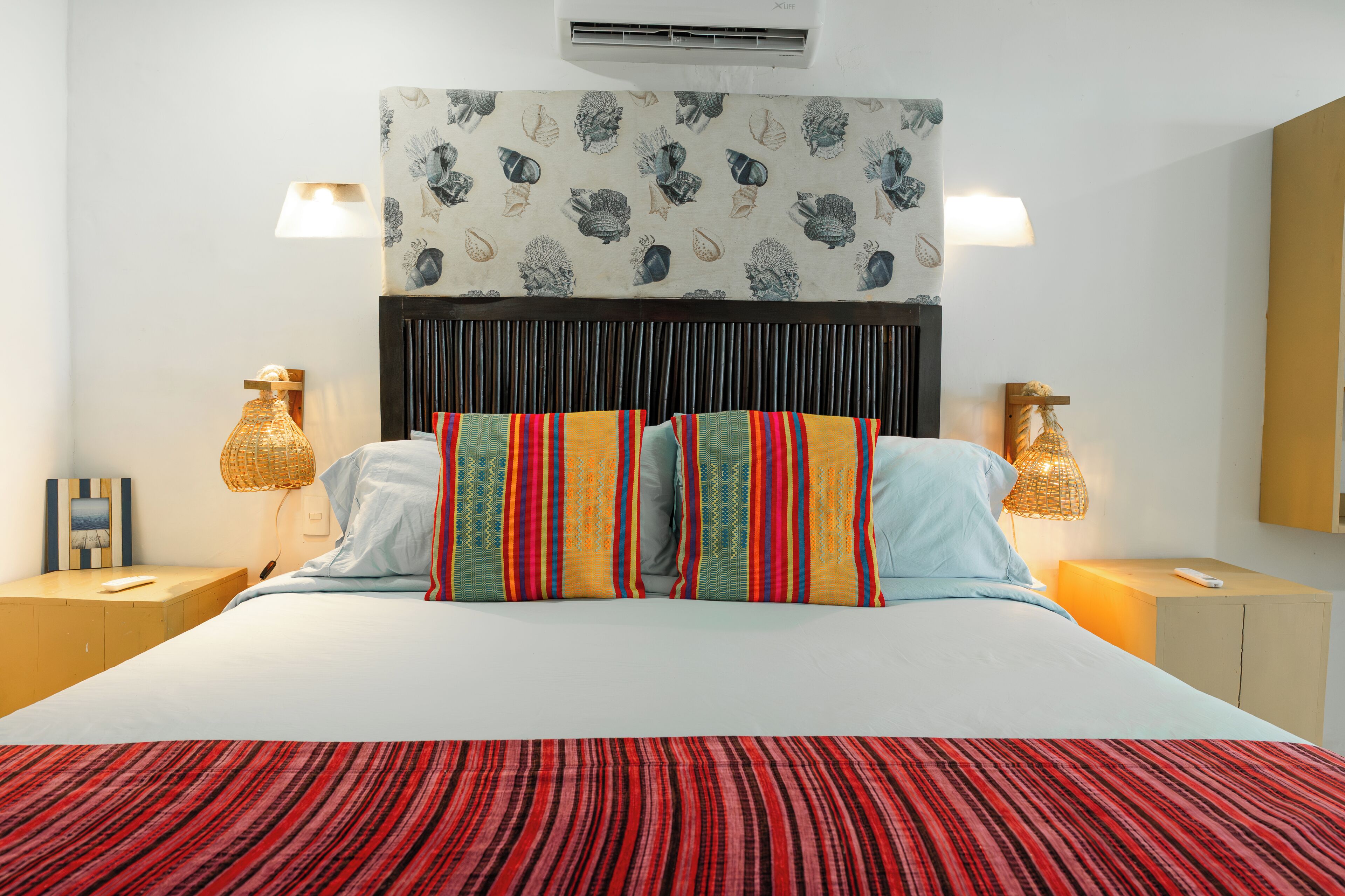 Junior suite | Luxe beddengoed, een kluis op de kamer, een strijkplank/strijkijzer
