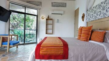 Premium bedding, in-room safe, iron/ironing board, free WiFi