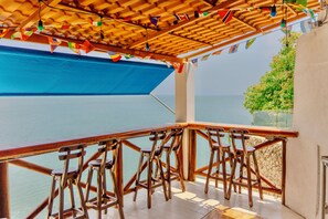 Poolside bar - Hotel Isla Real (Cartagena)