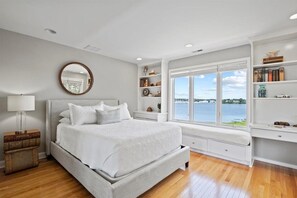 4 bedrooms, desk, iron/ironing board, travel crib