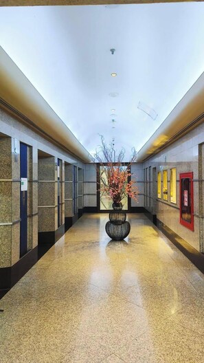 Hallway - Iyarin @Tuk Chang (Bangkok)