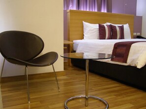 Kahden hengen deluxe-huone (kaksi sänkyä) | Minibaari, työpöytä, ilmainen Wi-Fi, vuodevaatteet