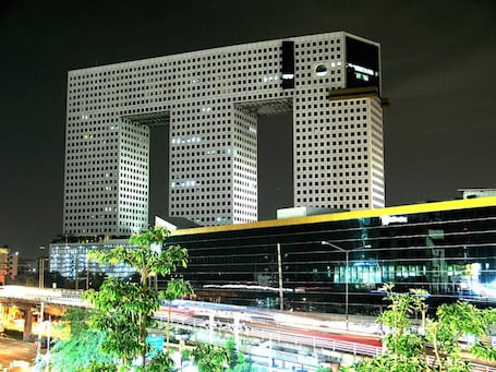 Exterior. Iyarin @Tuk Chang