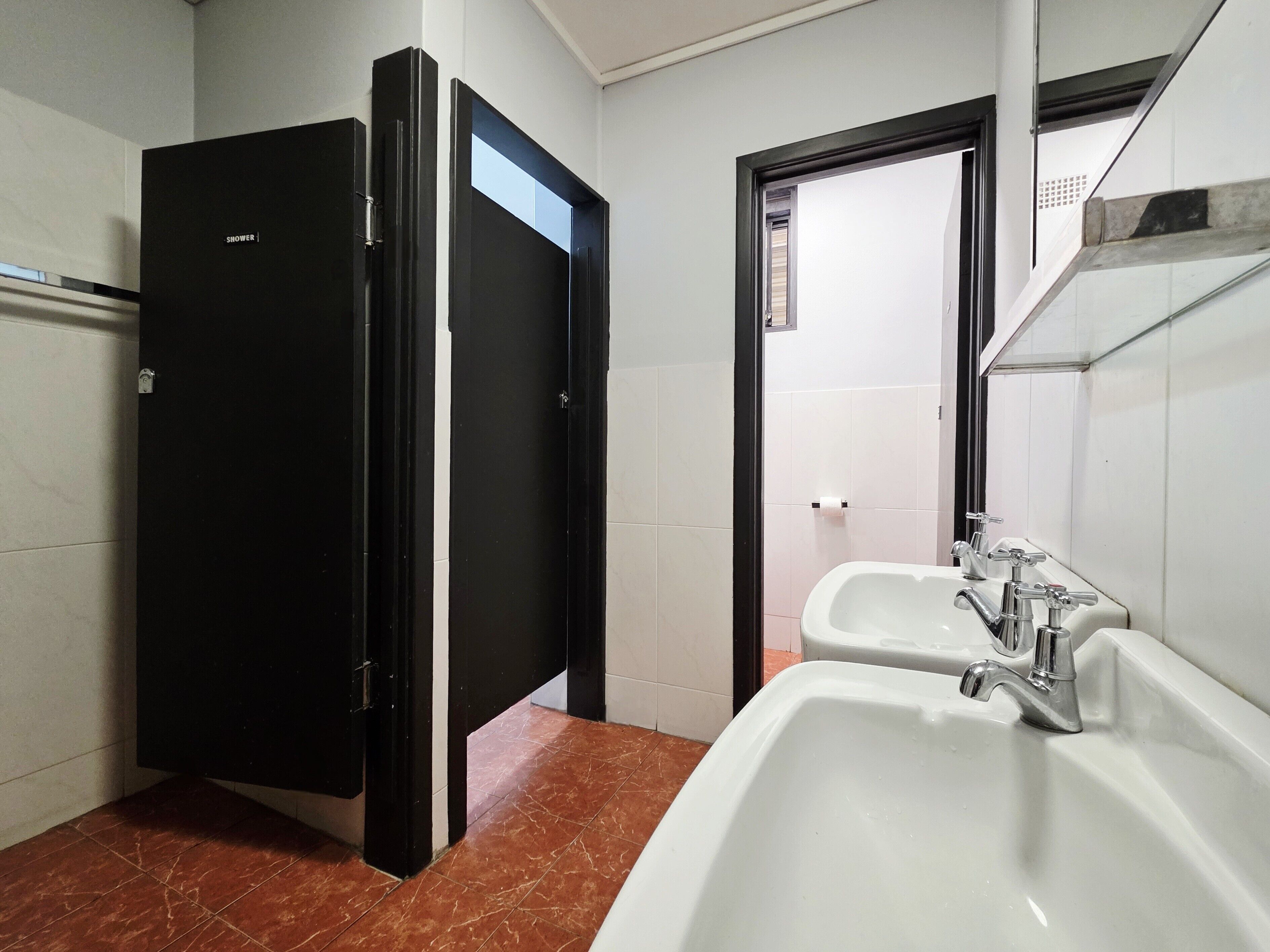 Twin Room, Shared Bathroom | Bathroom | Free toiletries, towels