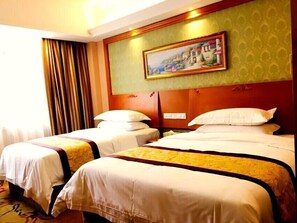 Desk, blackout curtains, iron/ironing board, free WiFi - Vienna Hotel - Shanghai PVG Nanzhu Road (Shanghai)