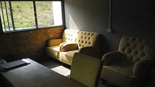 Lobby sitting area - Mountain View Lodge (Port Moresby)