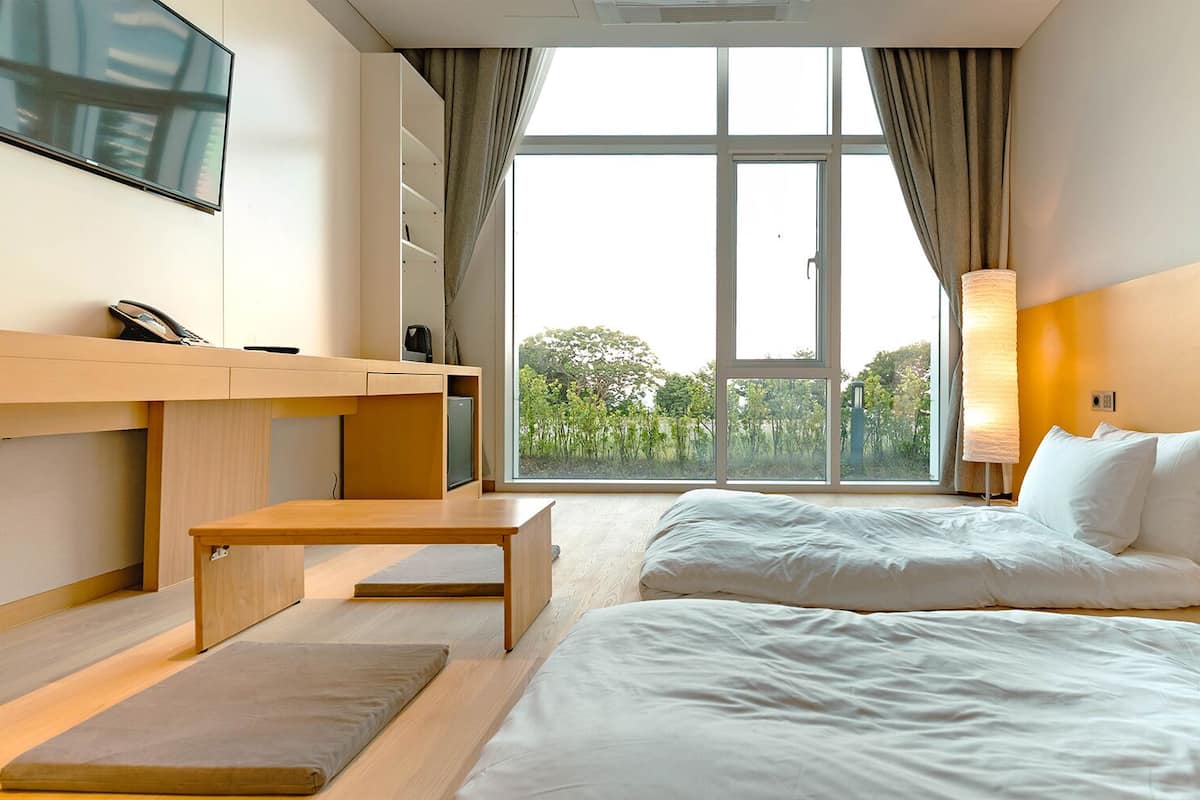 Garden Ocean View Deluxe Ondol Room (1F) | Premium bedding, down comforters, iron/ironing board (on request)