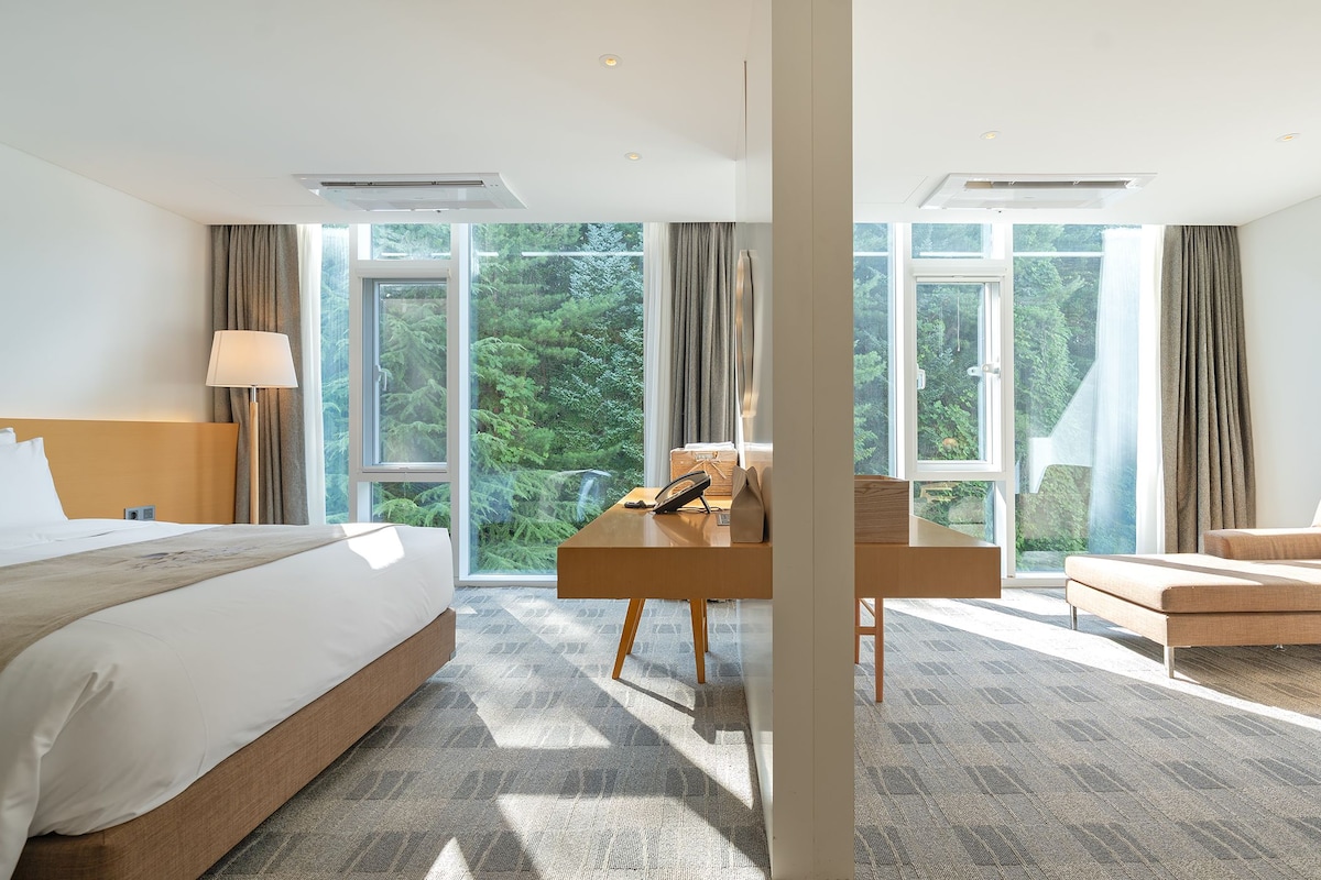 [Wellness Gathering PKG] Forest Family Suite | Premium bedding, down comforters, iron/ironing board (on request)