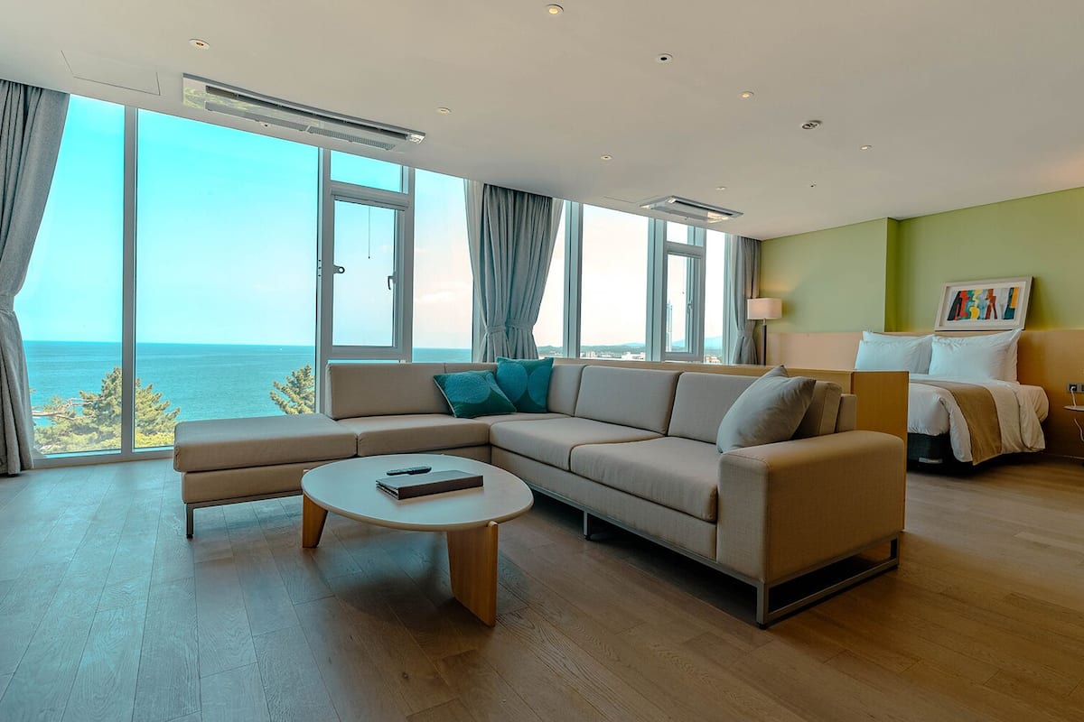 Potaraka Sunrise Suite | Premium bedding, down comforters, iron/ironing board, free WiFi
