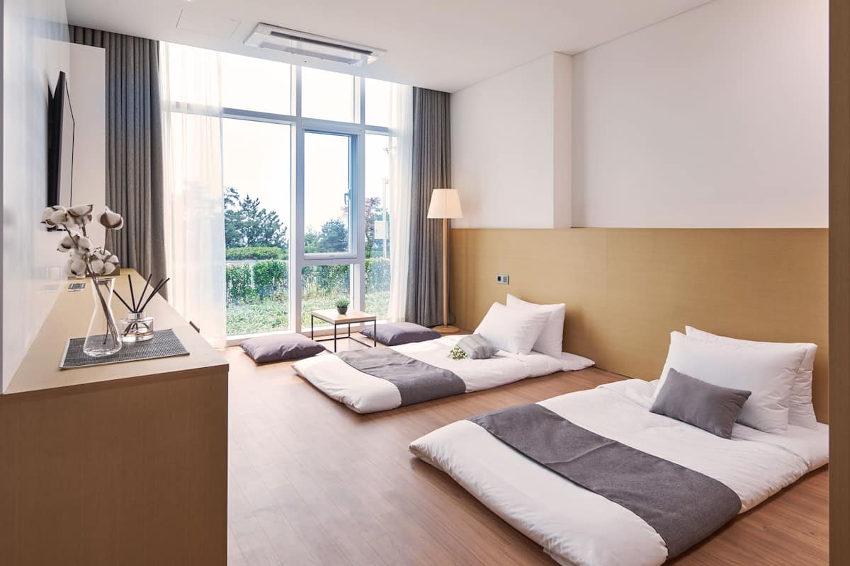 deluxe ondol (lobby floor) | 1 bedroom, premium bedding, down duvets, iron/ironing board