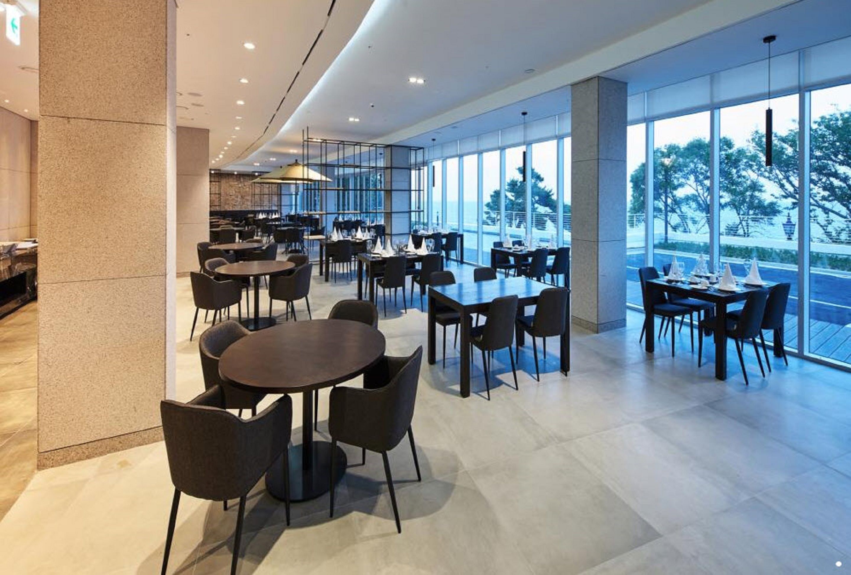 daily buffet breakfast (krw 28000 per person)