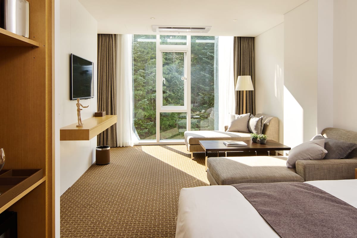 Family (Rear Side) | 1 bedroom, premium bedding, down comforters, iron/ironing board