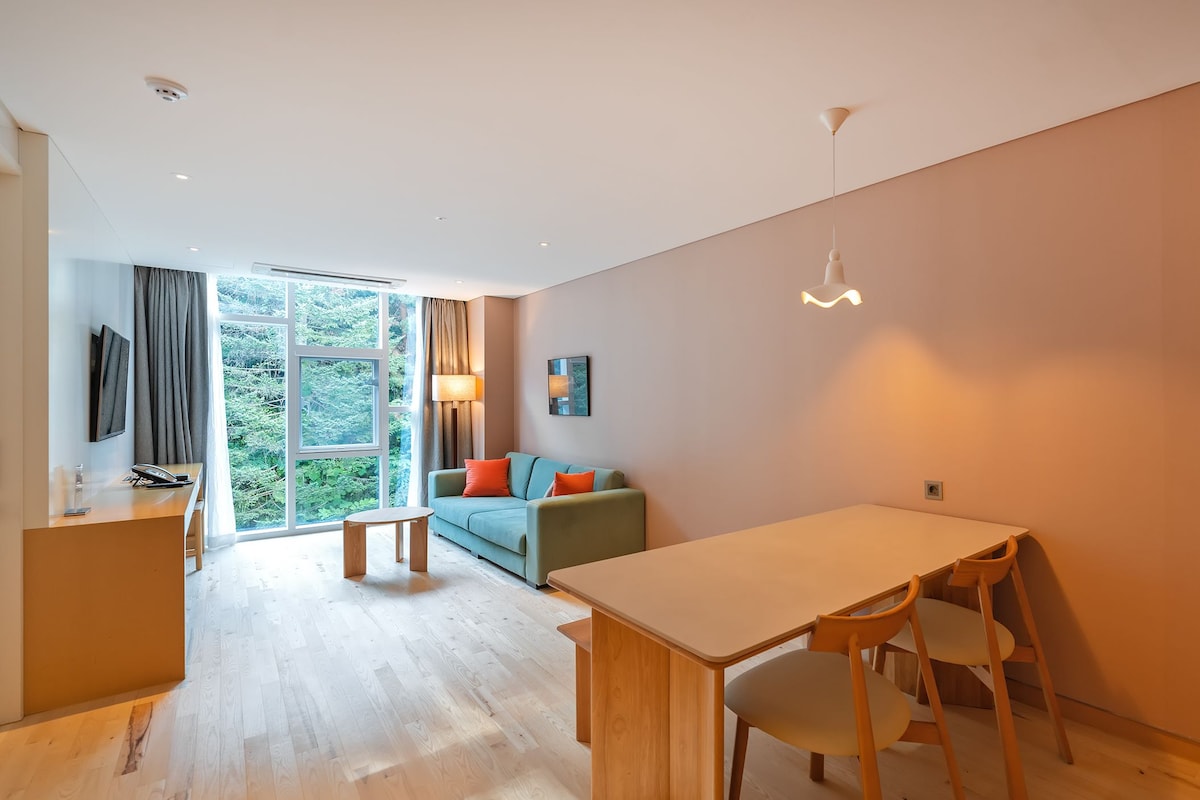 [Wellness Gathering PKG] Forest Signature Suite | Premium bedding, down comforters, iron/ironing board (on request)