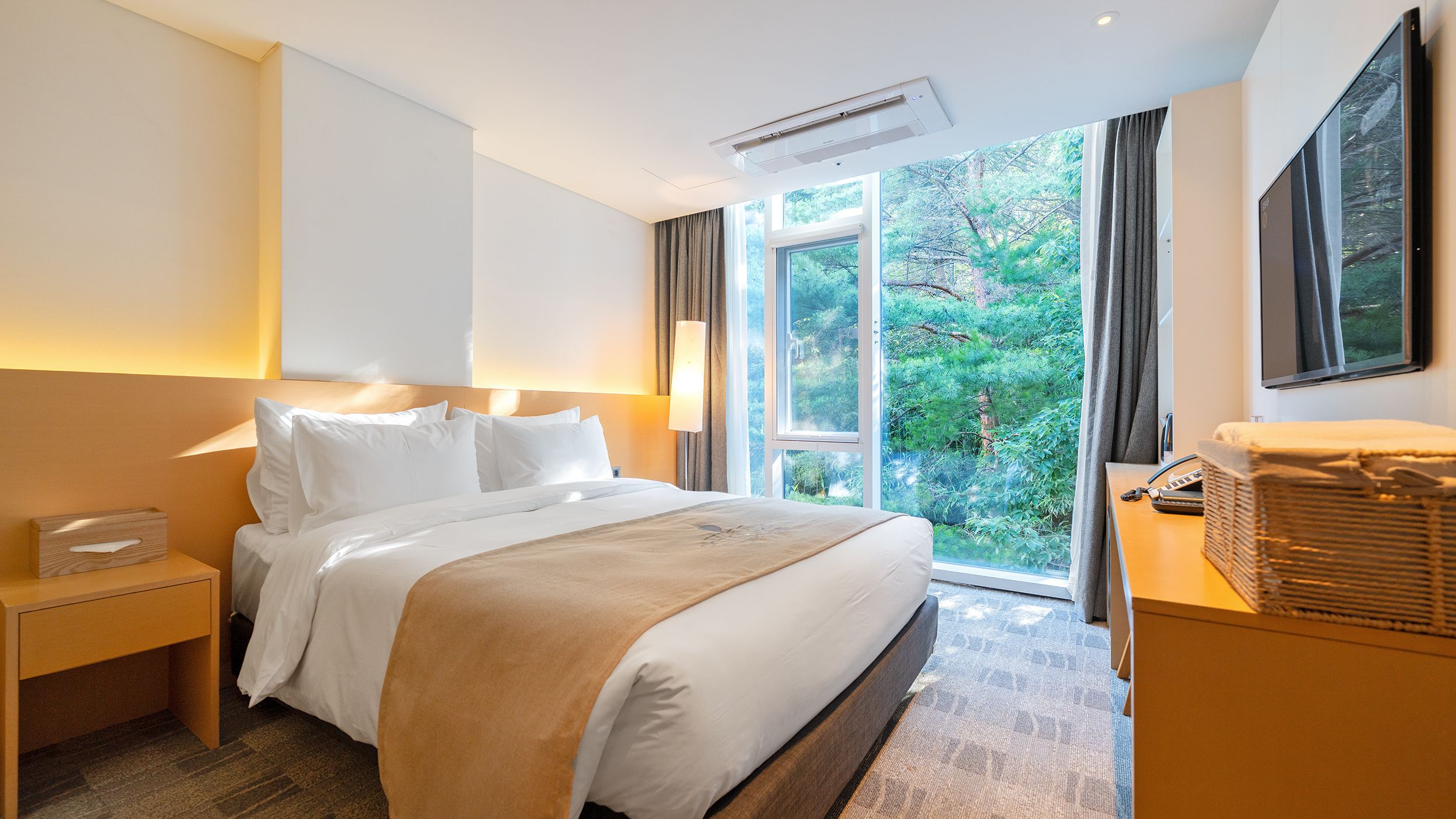 [Wellness Gathering PKG] Forest Standard Double | 高級寢具、羽絨被、熨斗/熨衫板、免費 Wi-Fi