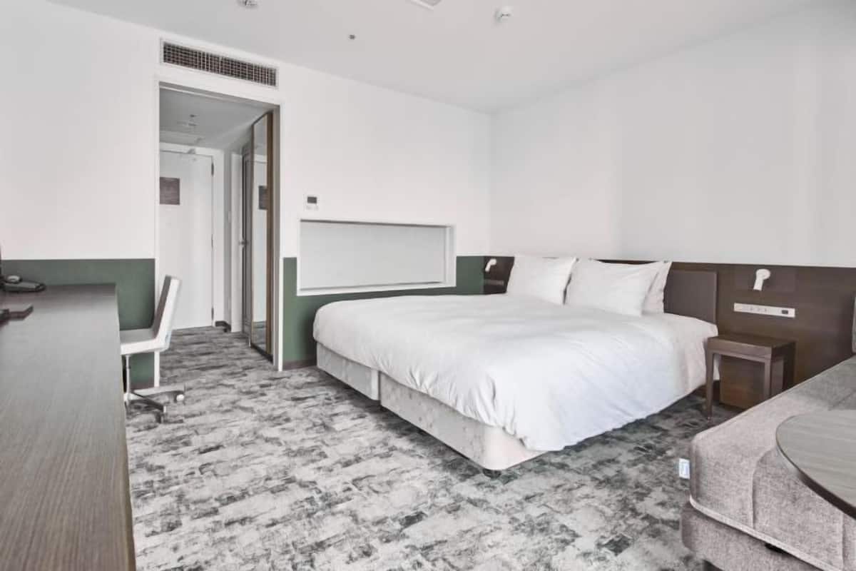 Desk, free WiFi, bed sheets