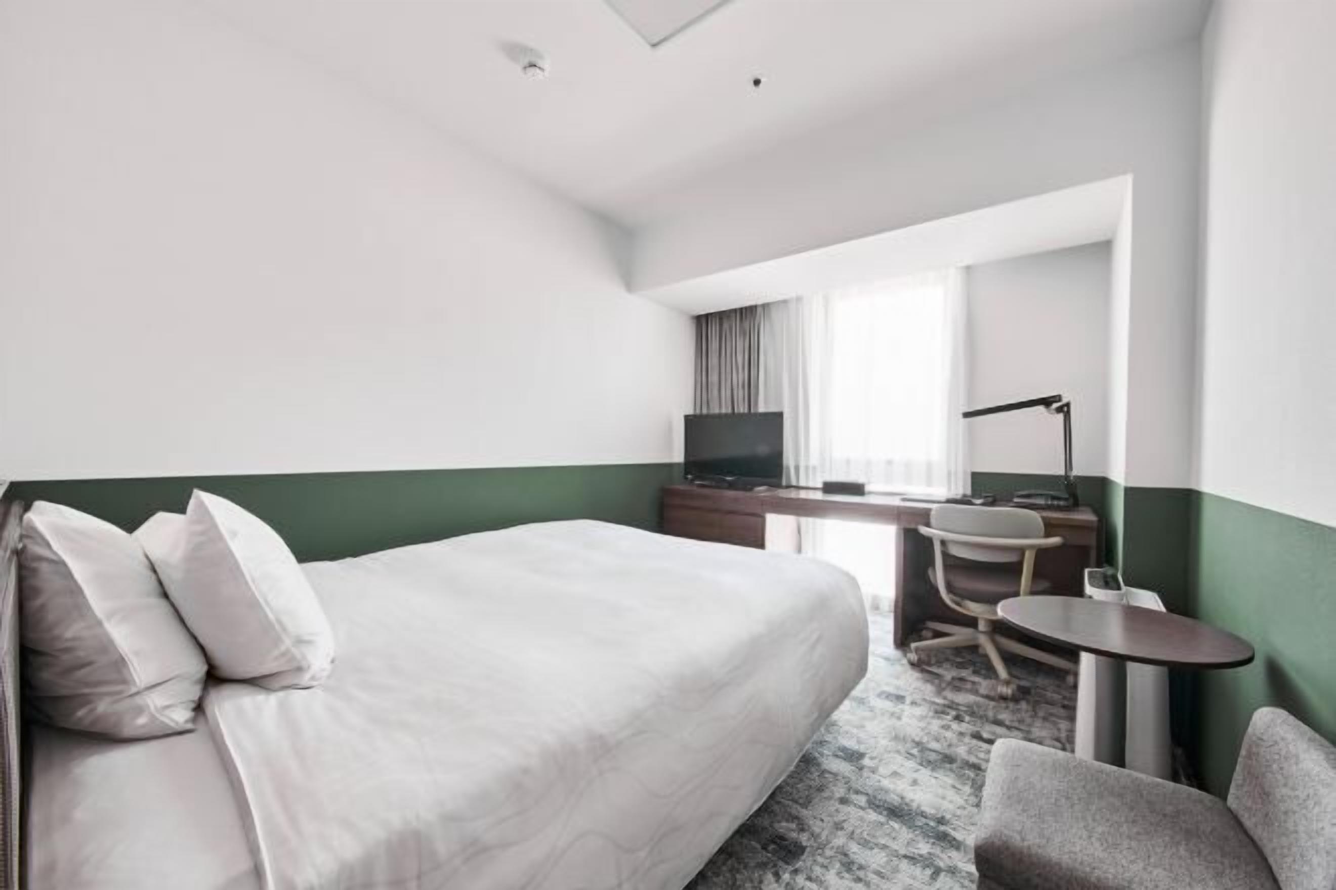 Meja, Wi-fi percuma, cadar katil 