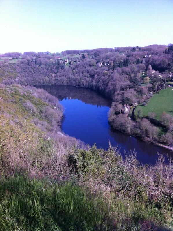 Unclassified image, 1 of 44, button