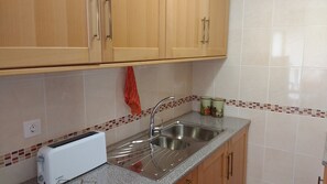 Fridge, microwave, stovetop, dishwasher - Your apartment in Arrifana Beach (Aljezur)
