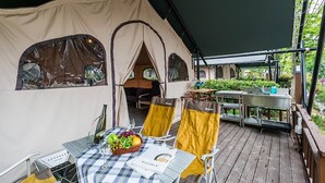 Standard Glamping | Terrace/patio - Caravan Bay Camping - Caravan Park (Yongin)