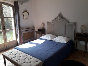 4 bedrooms, iron/ironing board, WiFi, bed sheets - Provencal villa in the heart of olive groves with swimming pool (La Colle-Sur-Loup)