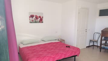 3 habitaciones, tabla de planchar con plancha, wifi y ropa de cama