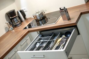 Fridge, microwave, stovetop, dishwasher - Apartment Merano in the historical city center (Merano)