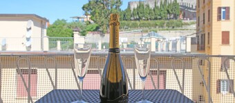 HOLIDAY HOUSE SEVENTH FLOOR