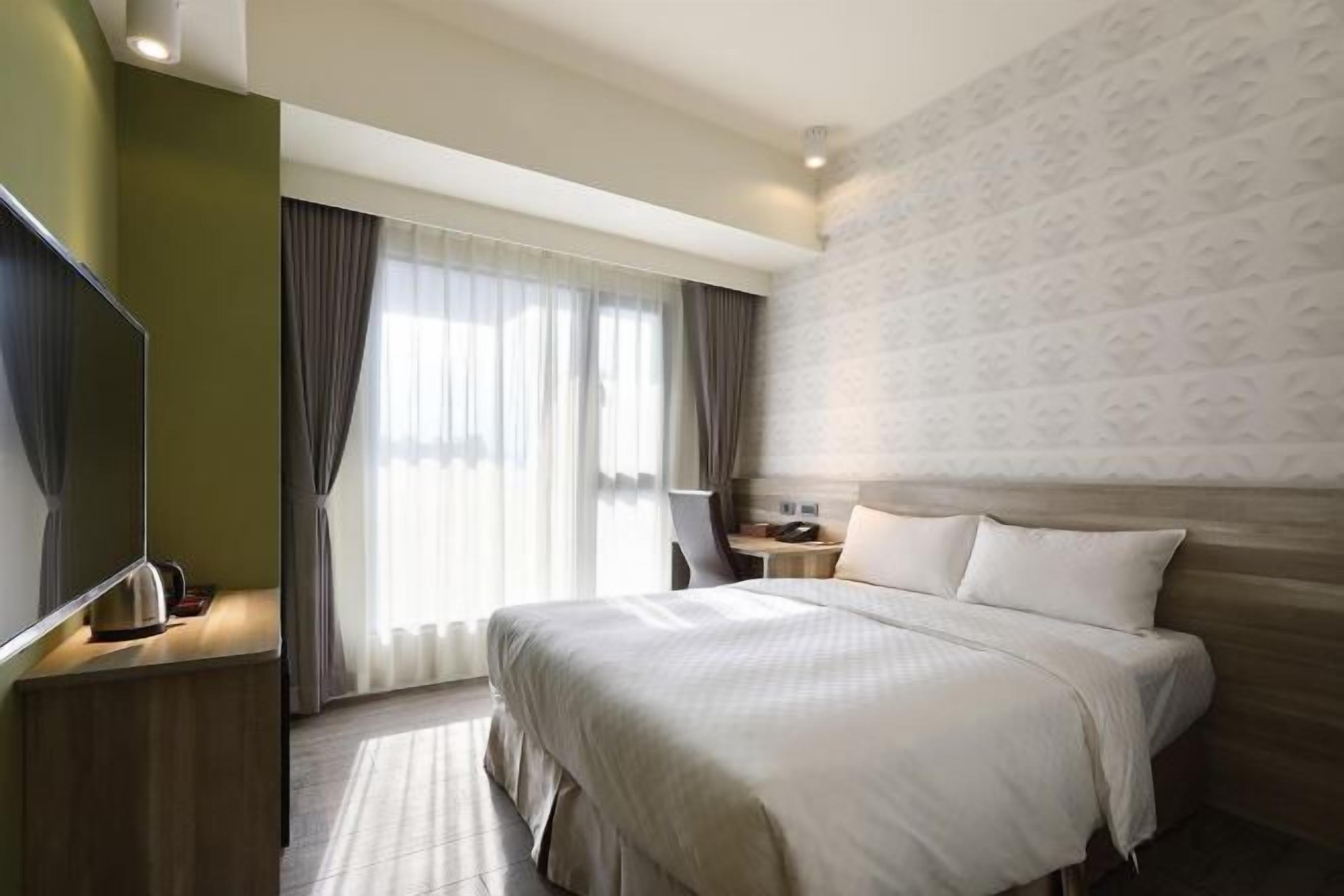 Cofres nos quartos, cortinas blackout, Wi-Fi de cortesia, roupa de cama
