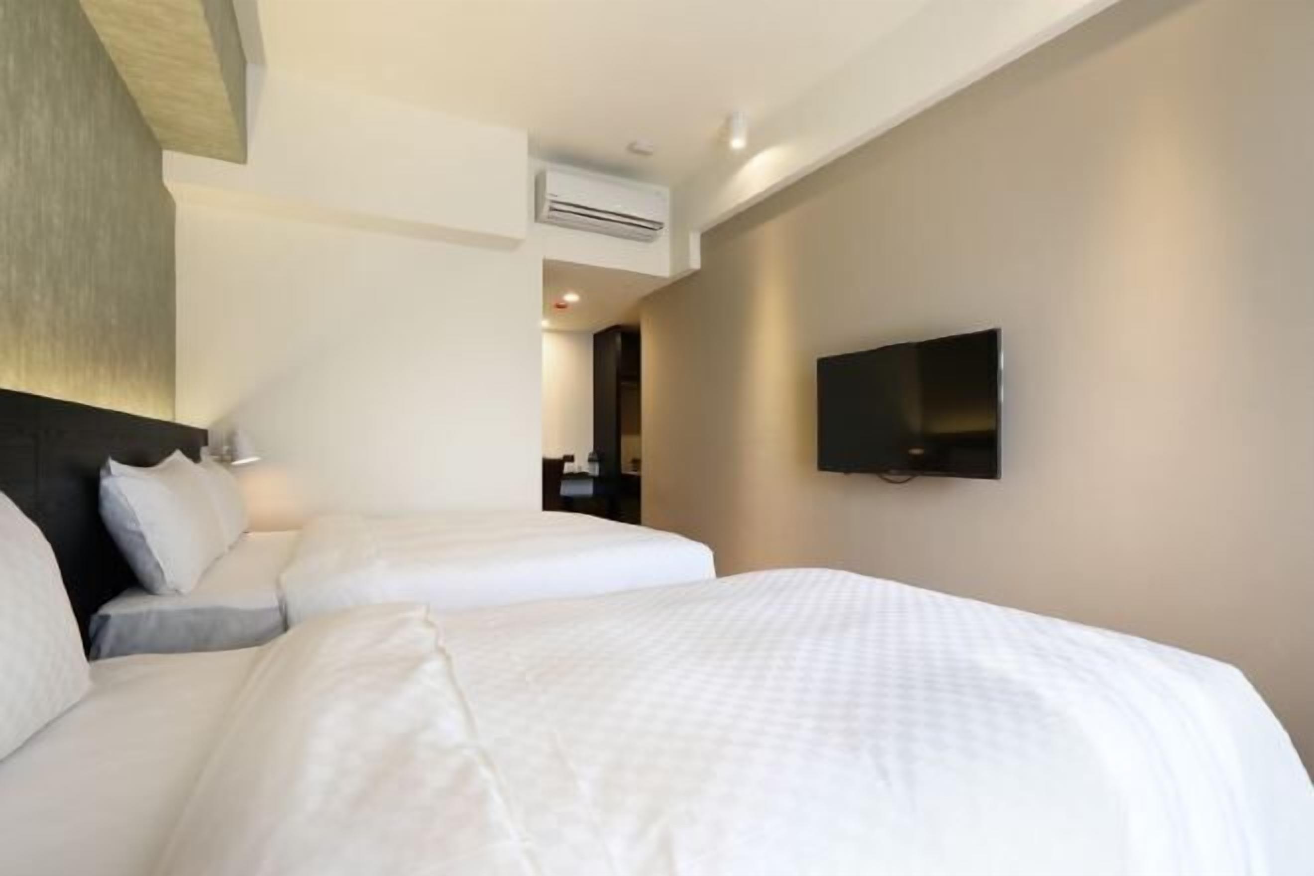 Caja de seguridad en la habitación, cortinas blackout y wifi gratis 