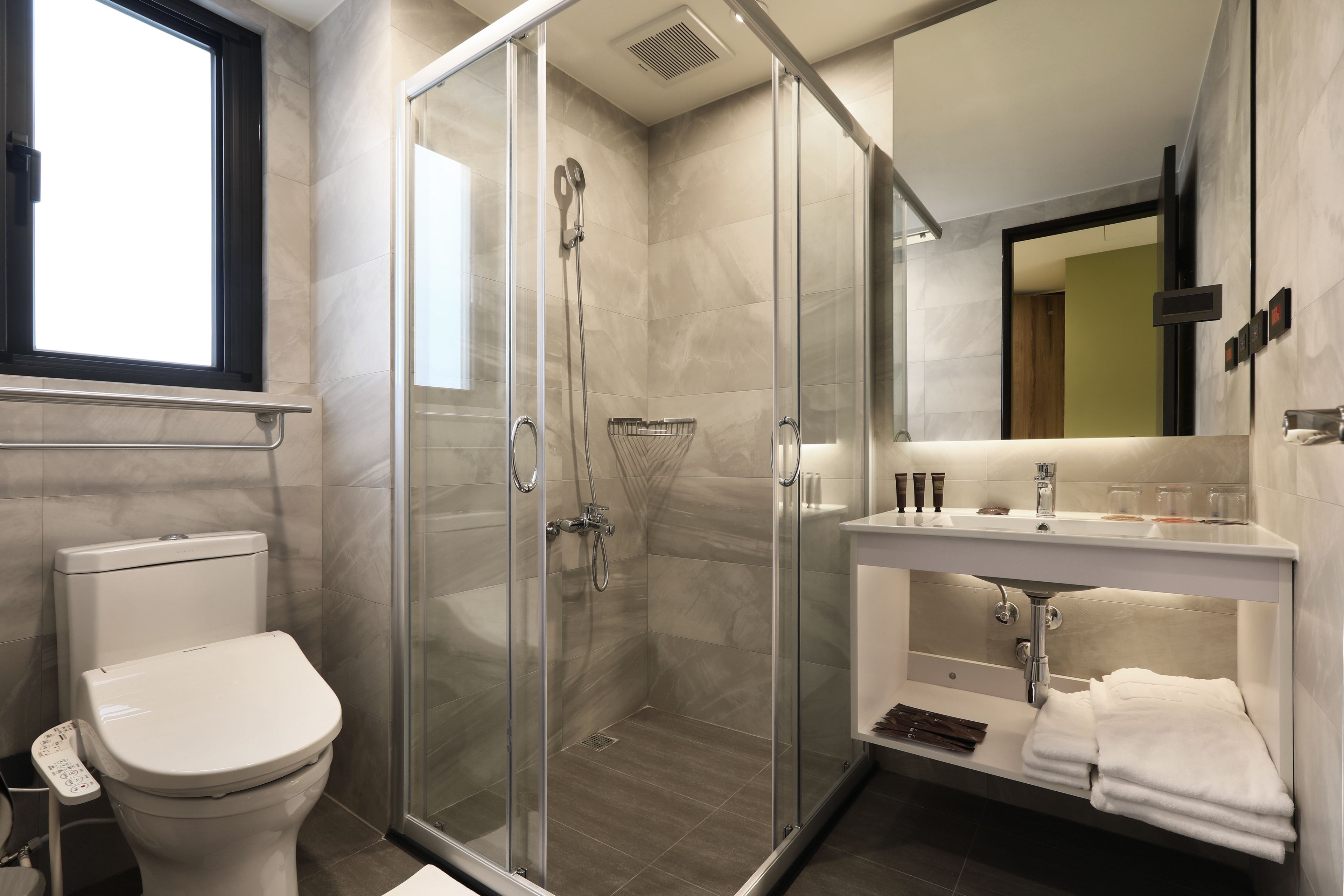 comfort triple room | bathroom | shower, hair dryer, bidet, towels