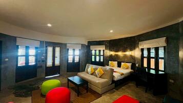 Comfort Villa | In-room safe, bed sheets