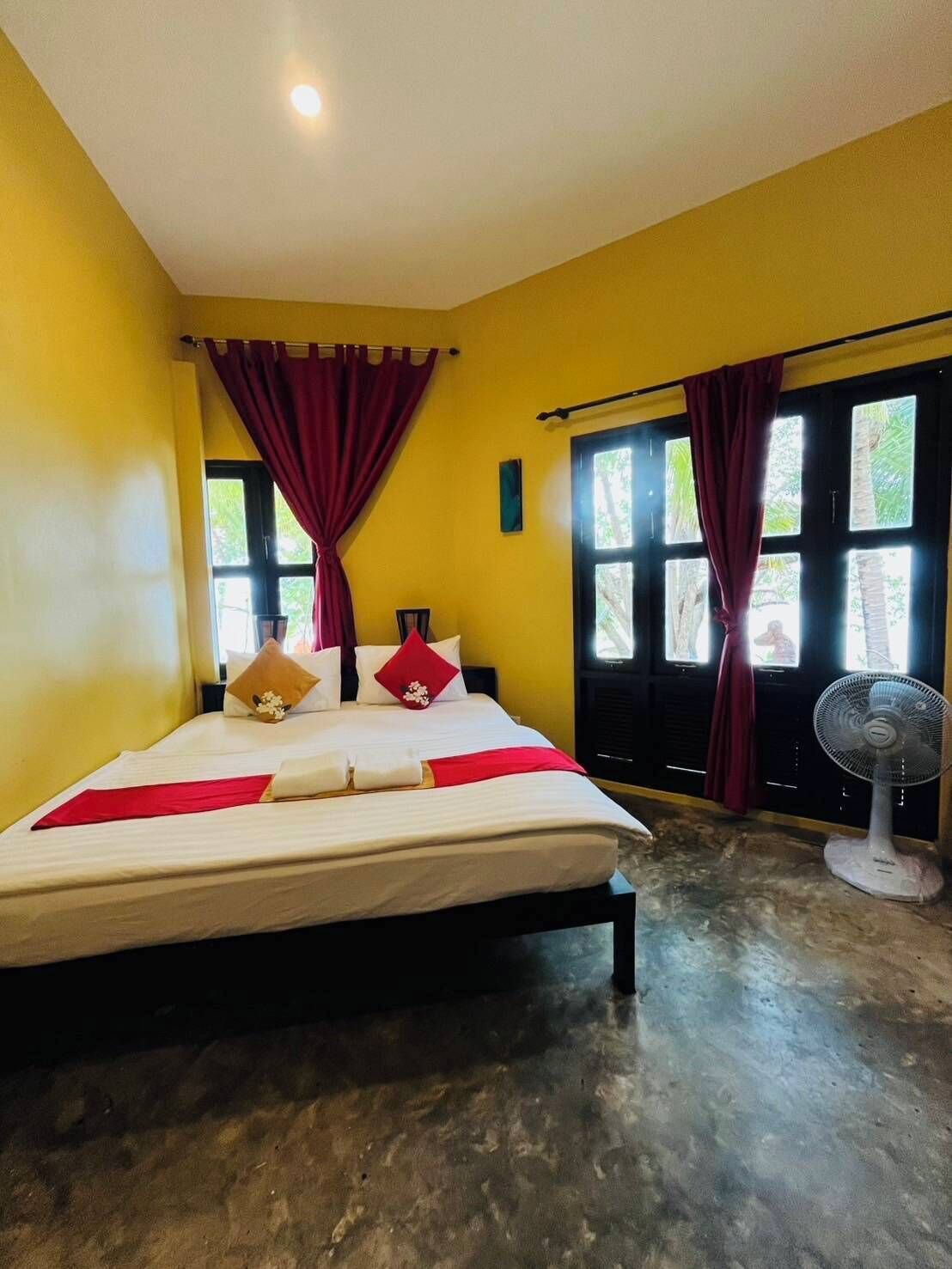 In-room safe, bed sheets