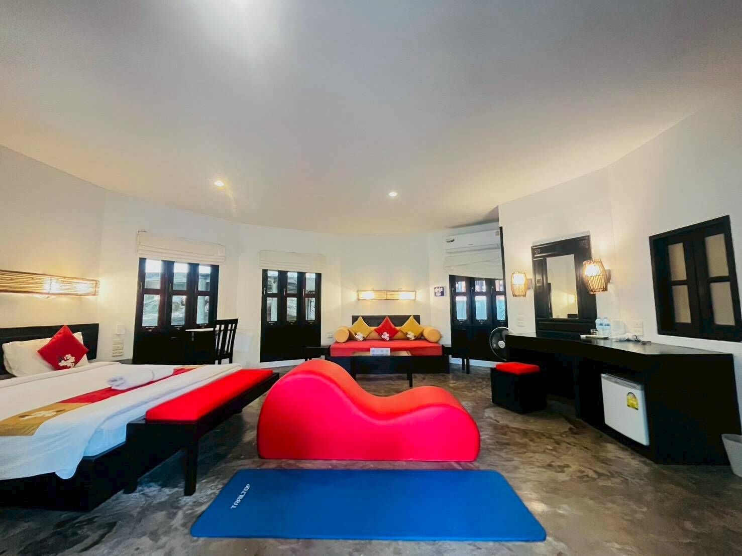 Hill Villa | 客房内保险箱、床单