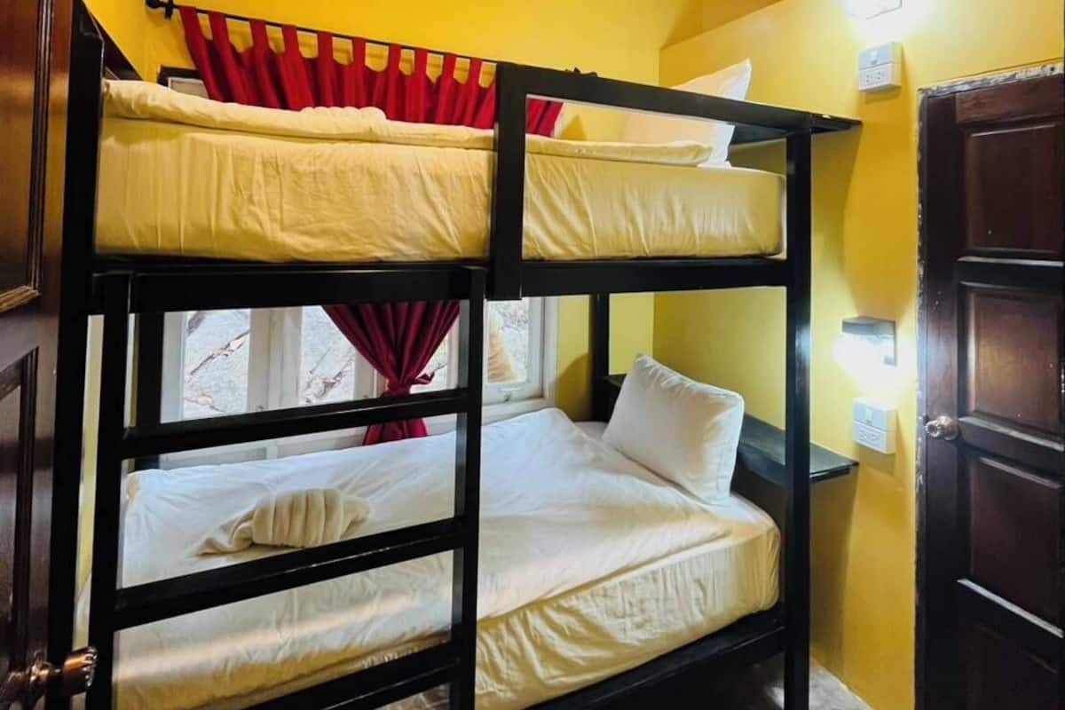 In-room safe, bed sheets