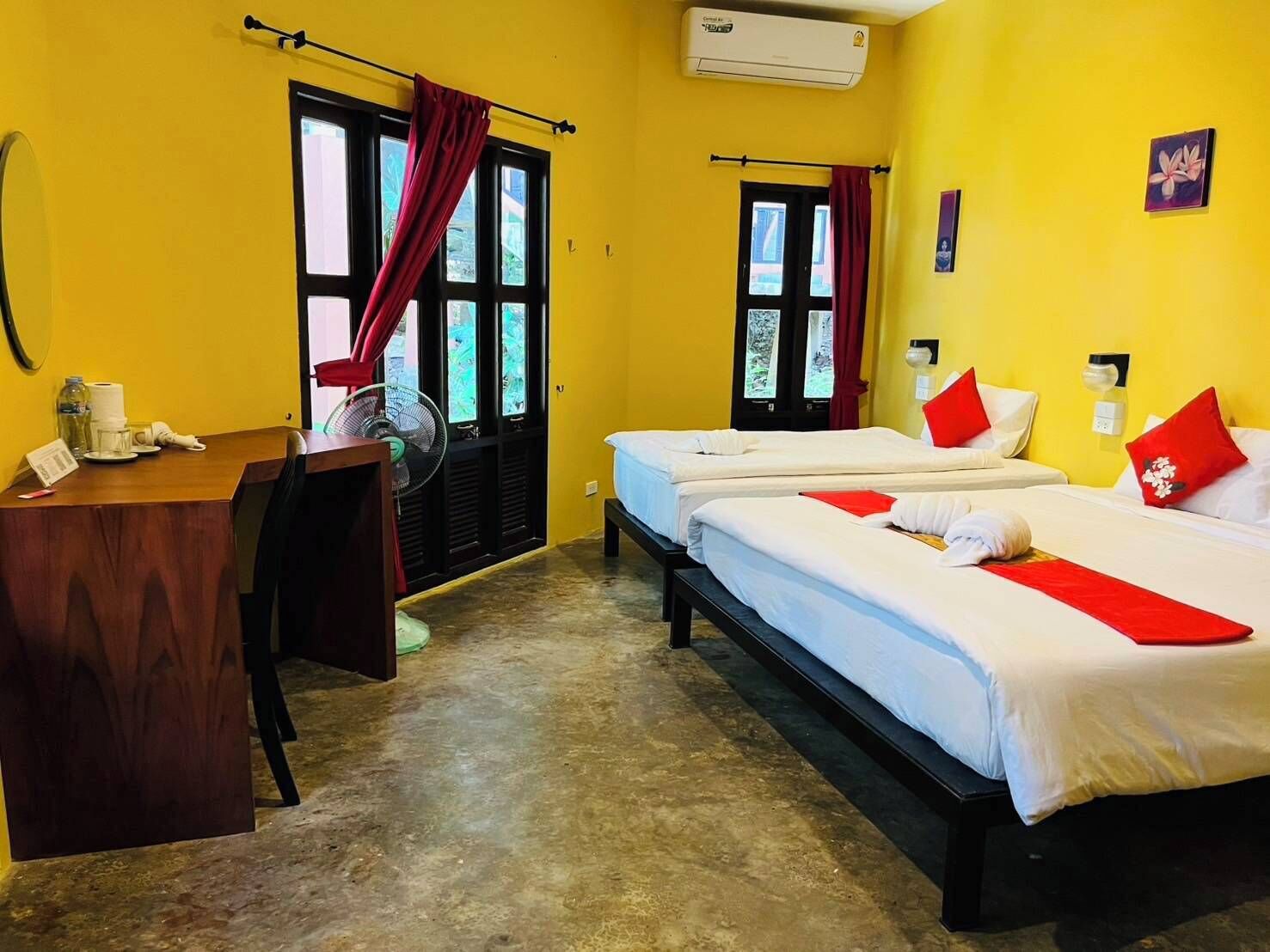 In-room safe, bed sheets