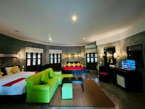 Comfort Villa | In-room safe, bed sheets