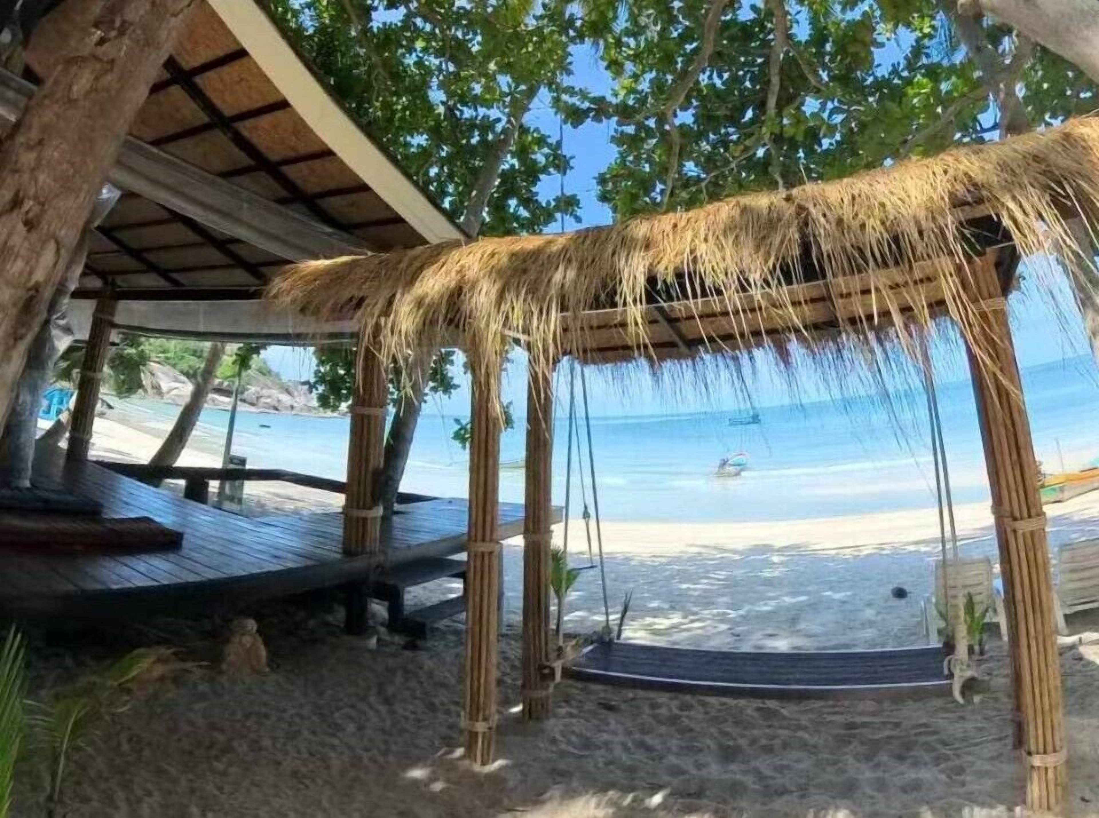 บนชายหาด