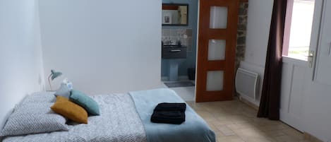 1 bedroom, travel crib, WiFi, bed sheets