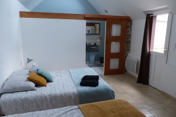 1 bedroom, travel cot, WiFi, bed sheets