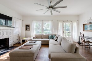 Smart TV y chimenea